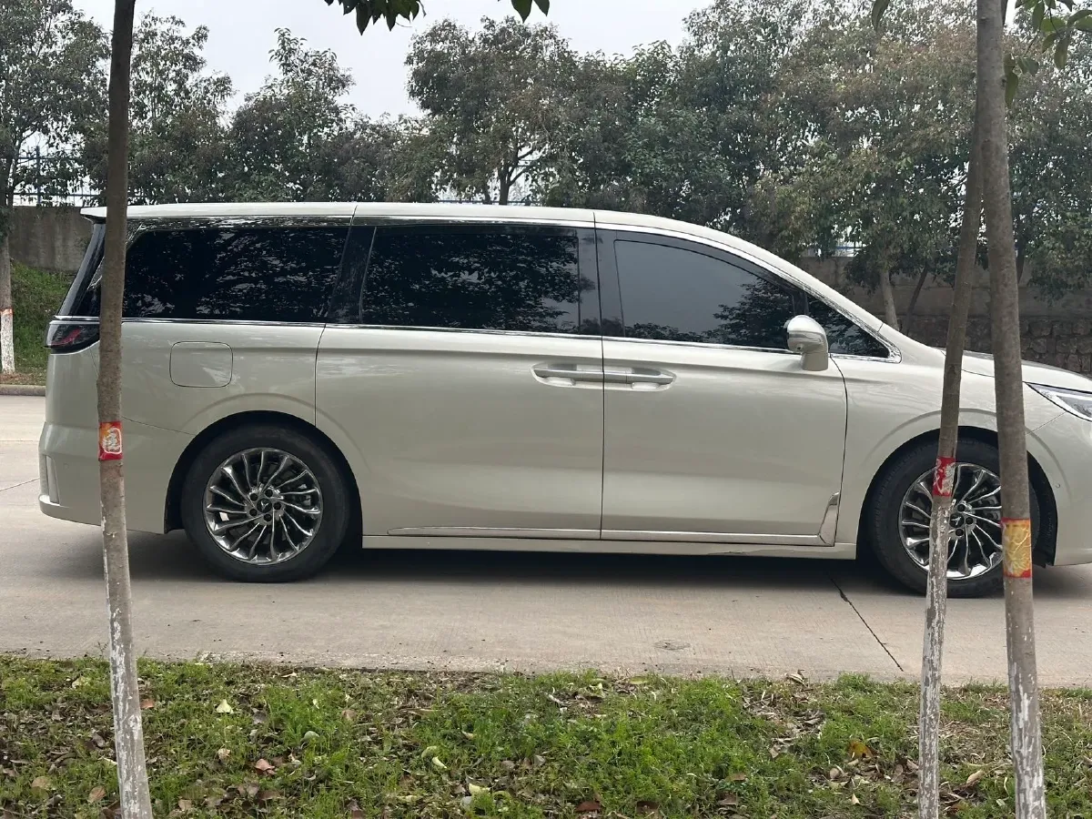 2022 Voyah Dream 1.5T 136HP L4 PHEV 25.57KWH,autocango,china used car exporter,china ev exporter,chinese used car exporter,chinese used ev exporter