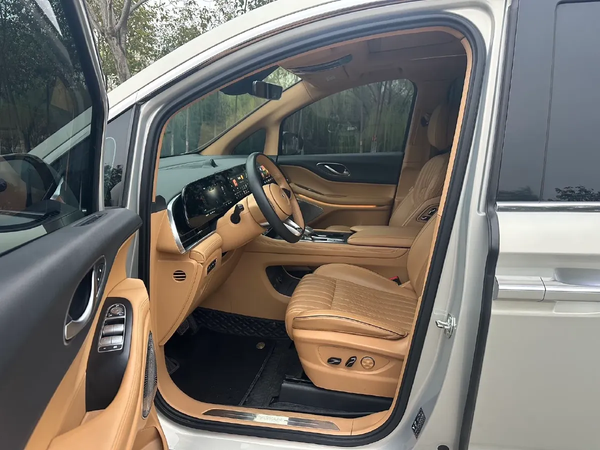 2022 Voyah Dream 1.5T 136HP L4 PHEV 25.57KWH,autocango,china used car exporter,china ev exporter,chinese used car exporter,chinese used ev exporter