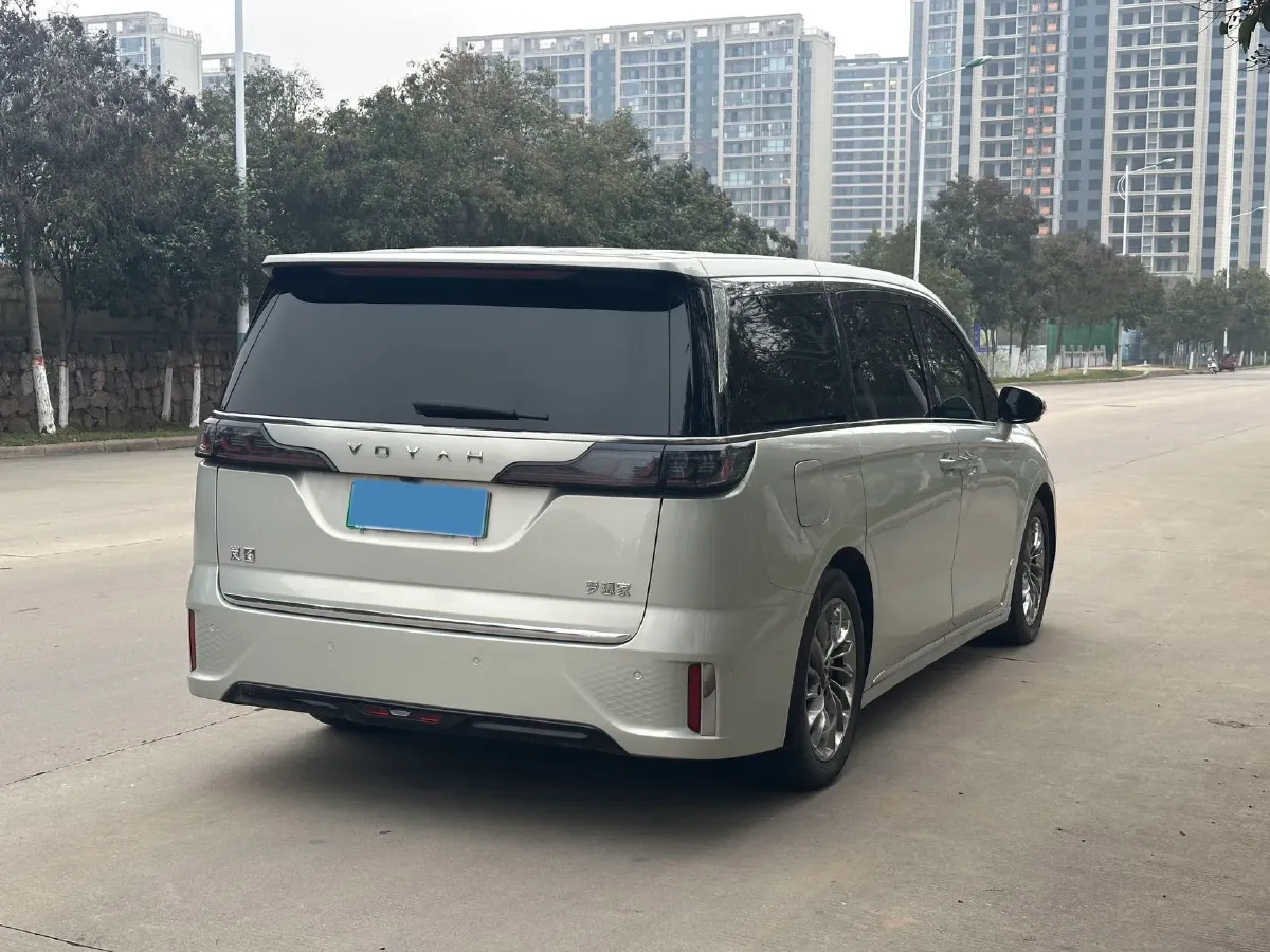2022 Voyah Dream 1.5T 136HP L4 PHEV 25.57KWH,autocango,china used car exporter,china ev exporter,chinese used car exporter,chinese used ev exporter