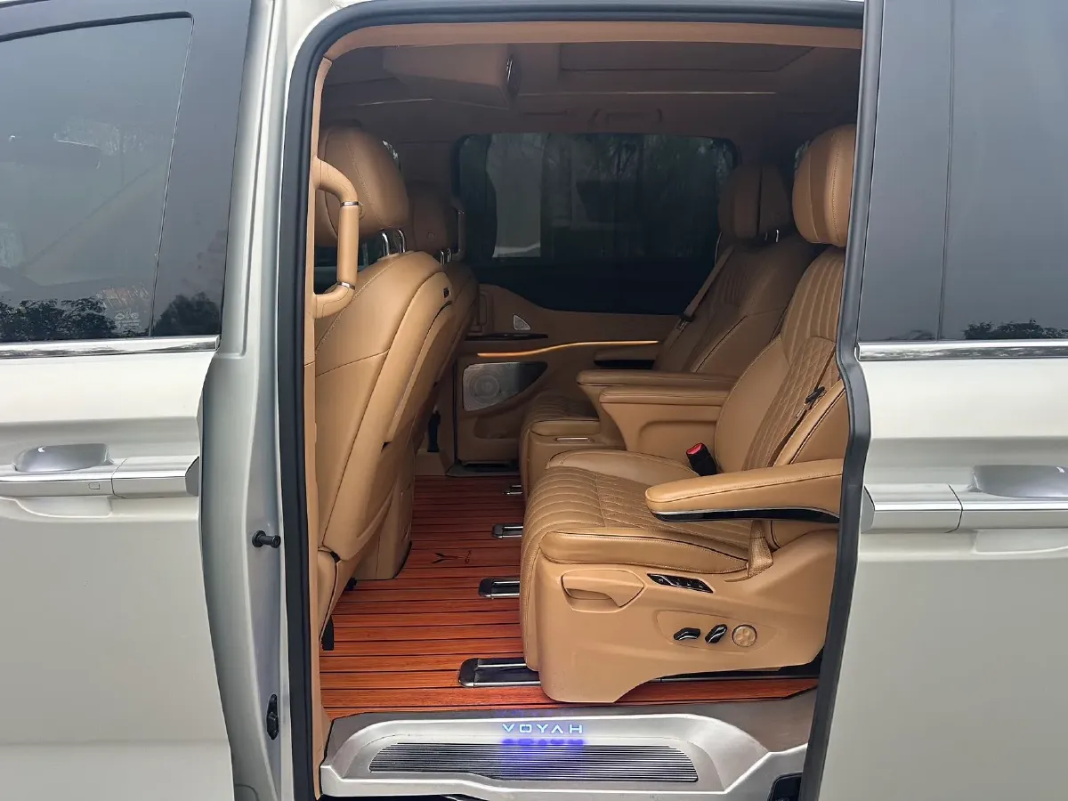 2022 Voyah Dream 1.5T 136HP L4 PHEV 25.57KWH,autocango,china used car exporter,china ev exporter,chinese used car exporter,chinese used ev exporter