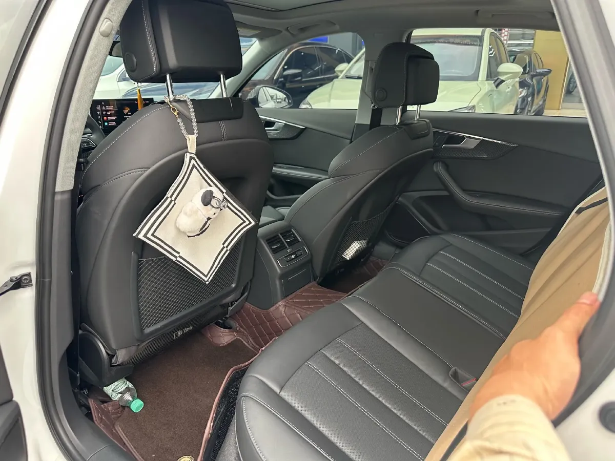 2022 Audi A4L 2.0T 190HP L4 7DCT,autocango,china used car exporter,china ev exporter,chinese used car exporter,chinese used ev exporter