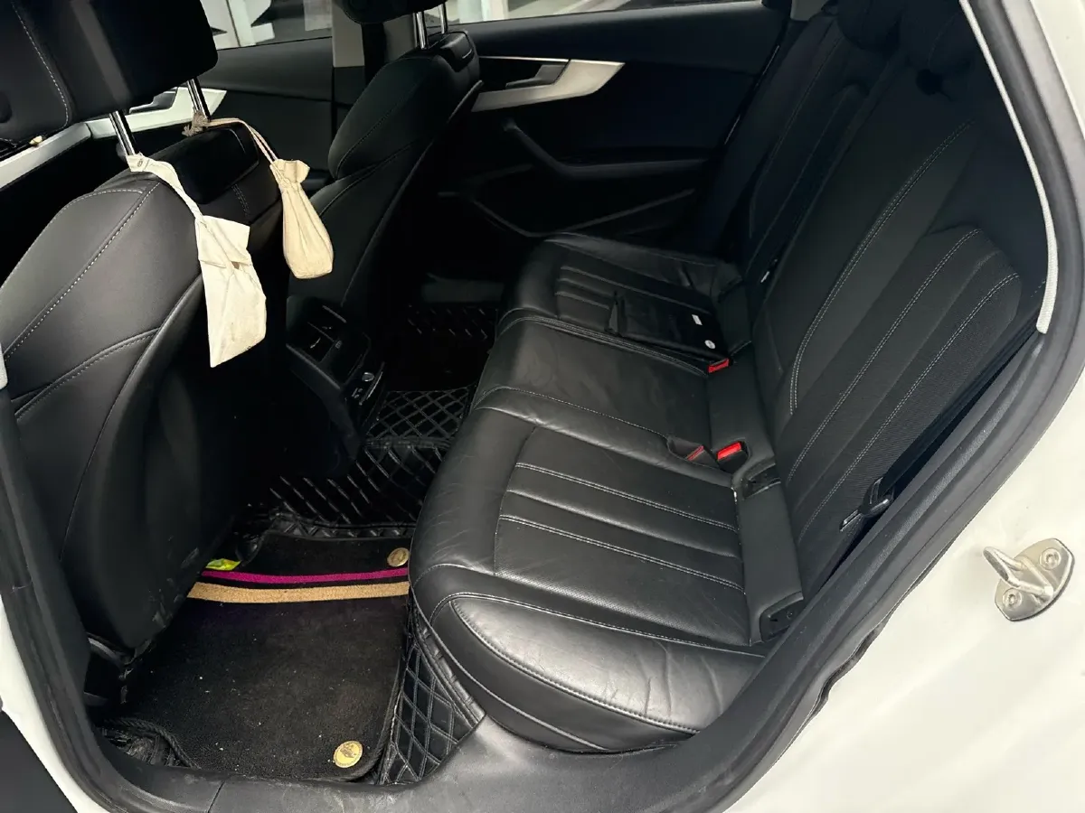 2020 Audi A4L 2.0T 190HP L4 7DCT,autocango,china used car exporter,china ev exporter,chinese used car exporter,chinese used ev exporter