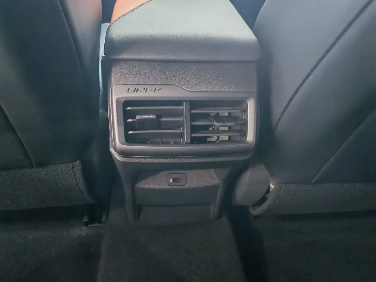 2022 ChangAn UNI-V 1.5T 188HP L4 7DCT,autocango,china used car exporter,china ev exporter,chinese used car exporter,chinese used ev exporter