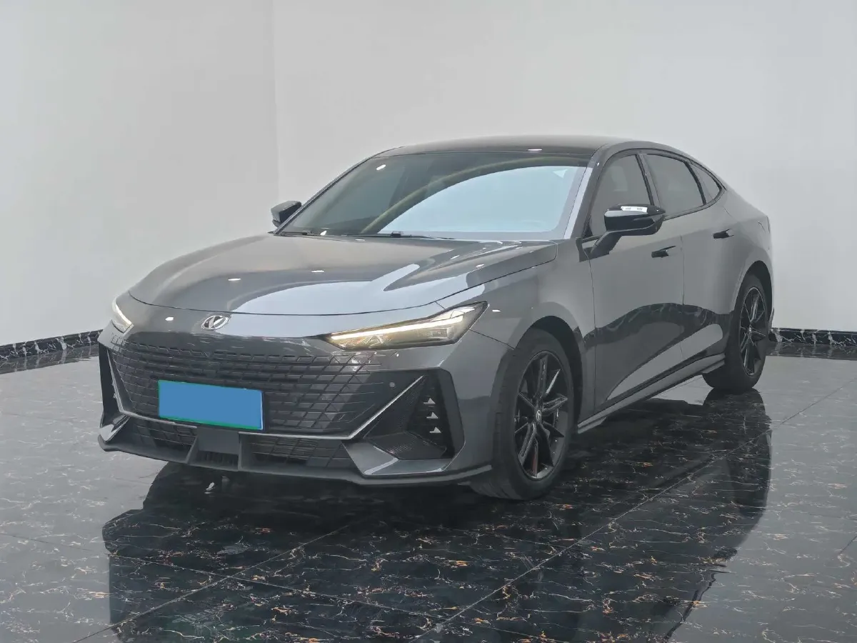 2022 ChangAn UNI-V 1.5T 188HP L4 7DCT,autocango,china used car exporter,china ev exporter,chinese used car exporter,chinese used ev exporter