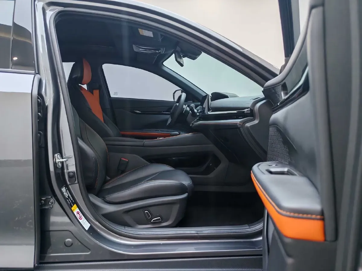 2022 ChangAn UNI-V 1.5T 188HP L4 7DCT,autocango,china used car exporter,china ev exporter,chinese used car exporter,chinese used ev exporter