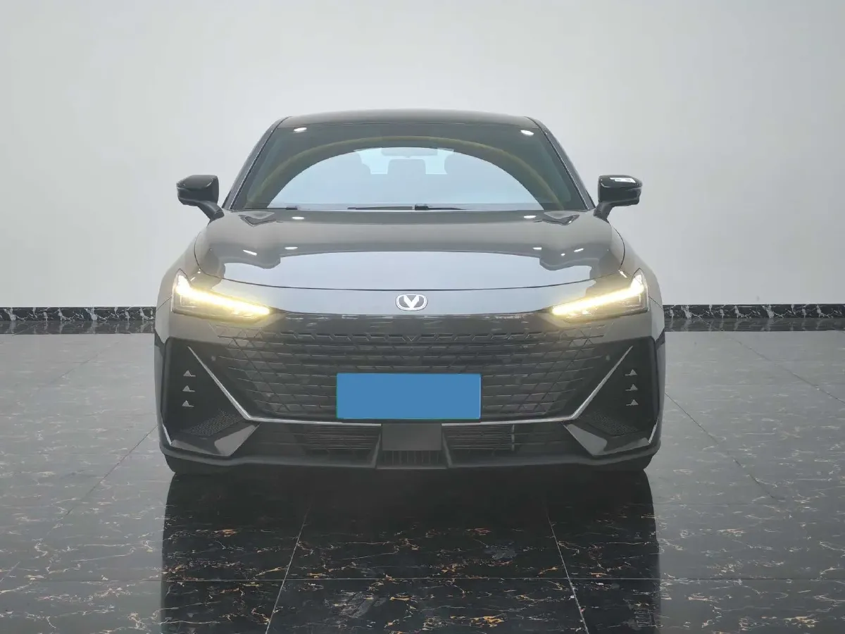 2022 ChangAn UNI-V 1.5T 188HP L4 7DCT,autocango,china used car exporter,china ev exporter,chinese used car exporter,chinese used ev exporter