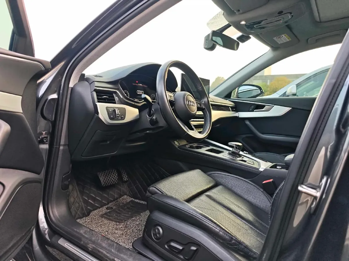 2020 Audi A4L 2.0T 190HP L4 7DCT,autocango,china used car exporter,china ev exporter,chinese used car exporter,chinese used ev exporter