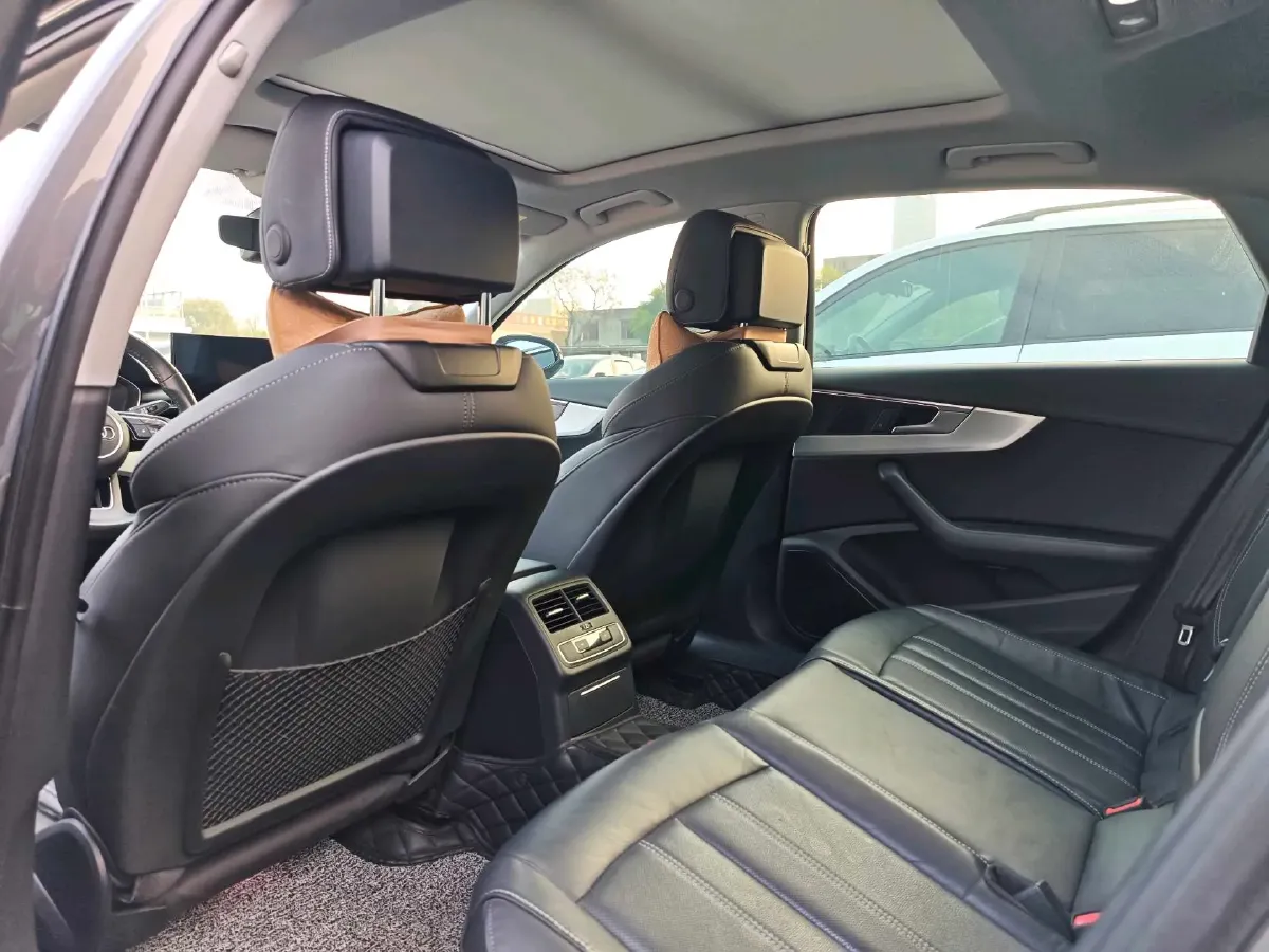 2020 Audi A4L 2.0T 190HP L4 7DCT,autocango,china used car exporter,china ev exporter,chinese used car exporter,chinese used ev exporter