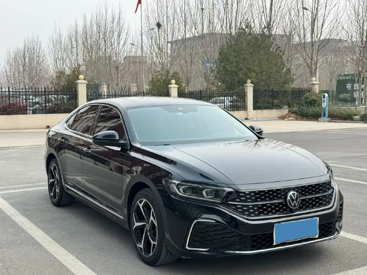 2024 Volkswagen Passat 2.0T 220HP L4 7DCT,autocango,china used car exporter,china ev exporter,chinese used car exporter,chinese used ev exporter