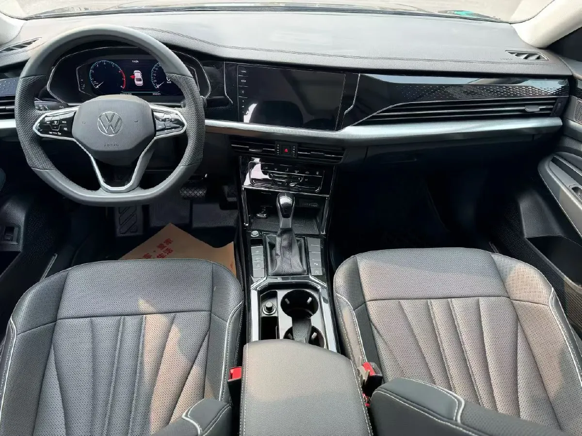 2024 Volkswagen Passat 2.0T 220HP L4 7DCT,autocango,china used car exporter,china ev exporter,chinese used car exporter,chinese used ev exporter