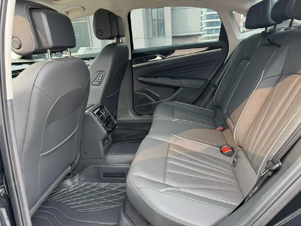 2024 Volkswagen Passat 2.0T 220HP L4 7DCT,autocango,china used car exporter,china ev exporter,chinese used car exporter,chinese used ev exporter