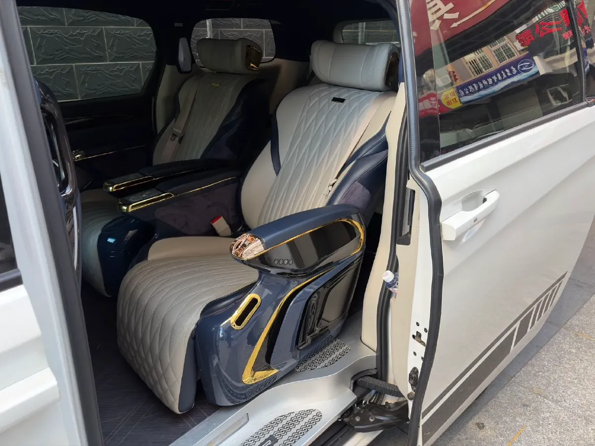 2021 Buick GL8 2.0T 237HP L4 9AT,autocango,china used car exporter,china ev exporter,chinese used car exporter,chinese used ev exporter