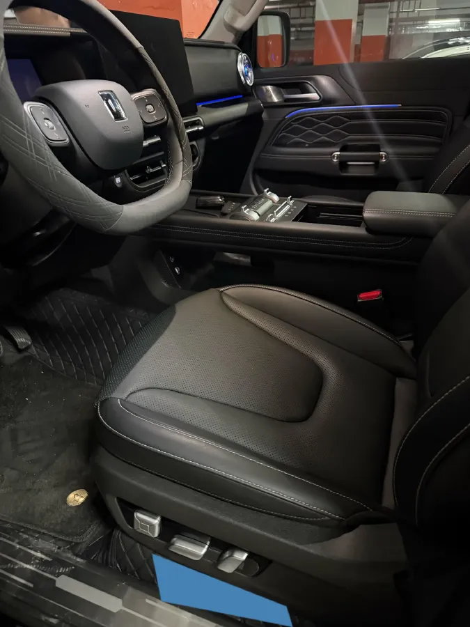 2025 Tank 300 2.0T 227HP L4 9AT,autocango,china used car exporter,china ev exporter,chinese used car exporter,chinese used ev exporter