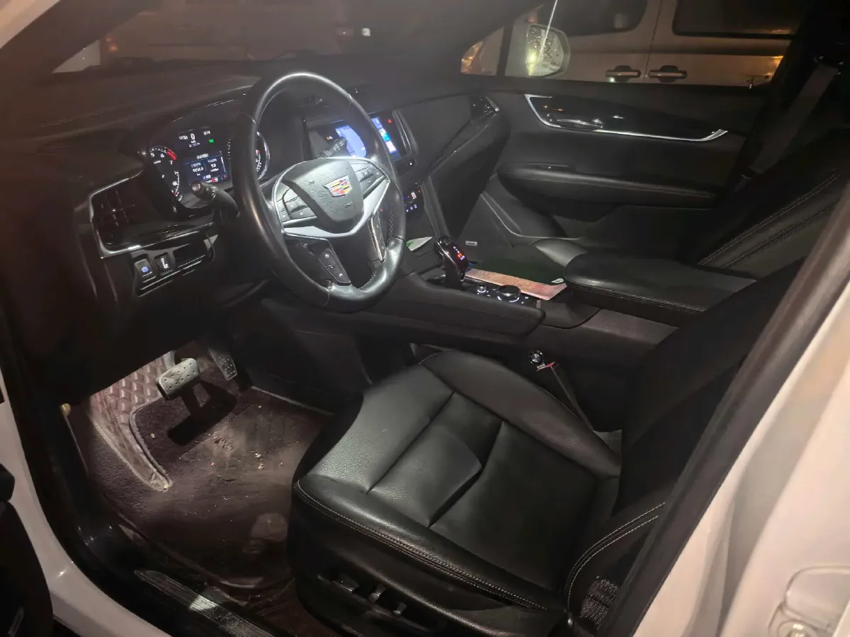 2022 Cadillac XT5 2.0T 237HP L4 9AT,autocango,china used car exporter,china ev exporter,chinese used car exporter,chinese used ev exporter