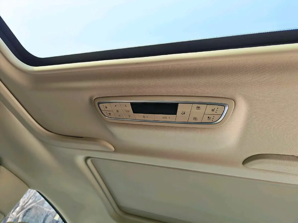 2023 Buick GL8 2.0T 237HP L4 9AT,autocango,china used car exporter,china ev exporter,chinese used car exporter,chinese used ev exporter