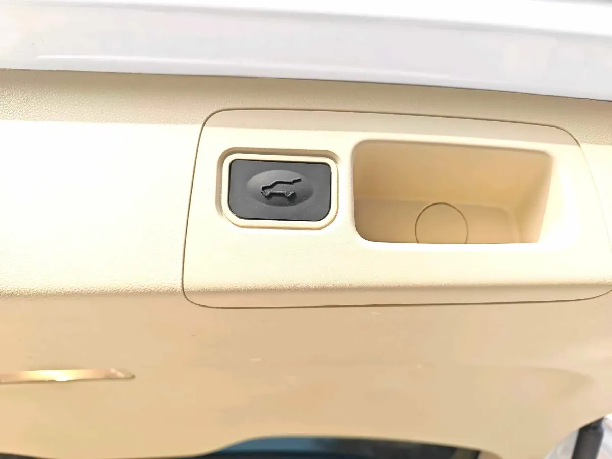 2023 Buick GL8 2.0T 237HP L4 9AT,autocango,china used car exporter,china ev exporter,chinese used car exporter,chinese used ev exporter