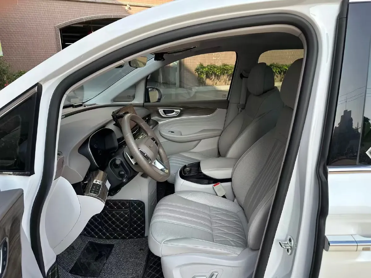 2023 Roewe iMAX8 2.0T 234HP L4 8AT,autocango,china used car exporter,china ev exporter,chinese used car exporter,chinese used ev exporter