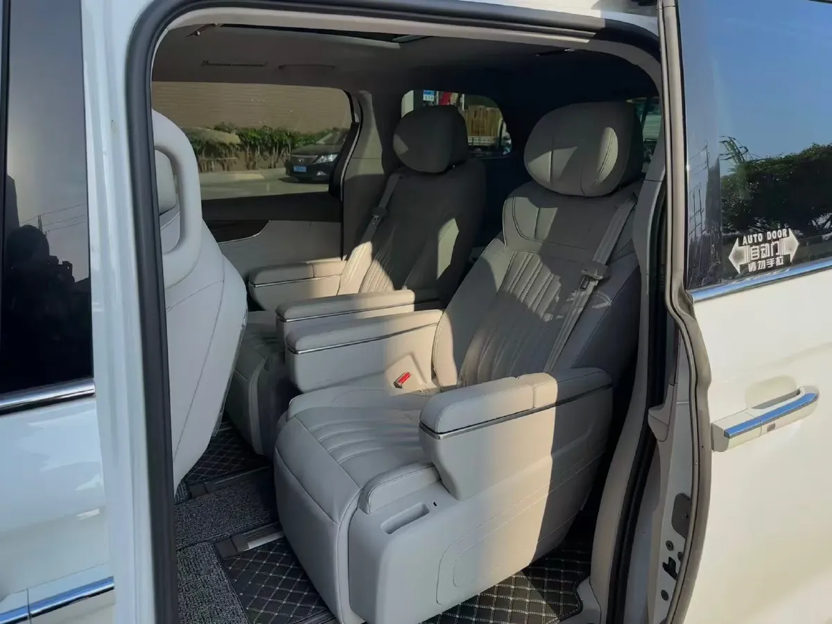 2023 Roewe iMAX8 2.0T 234HP L4 8AT,autocango,china used car exporter,china ev exporter,chinese used car exporter,chinese used ev exporter