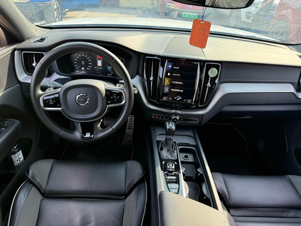 2020 Volvo XC60 2.0T 254HP L4 8AT,autocango,china used car exporter,china ev exporter,chinese used car exporter,chinese used ev exporter