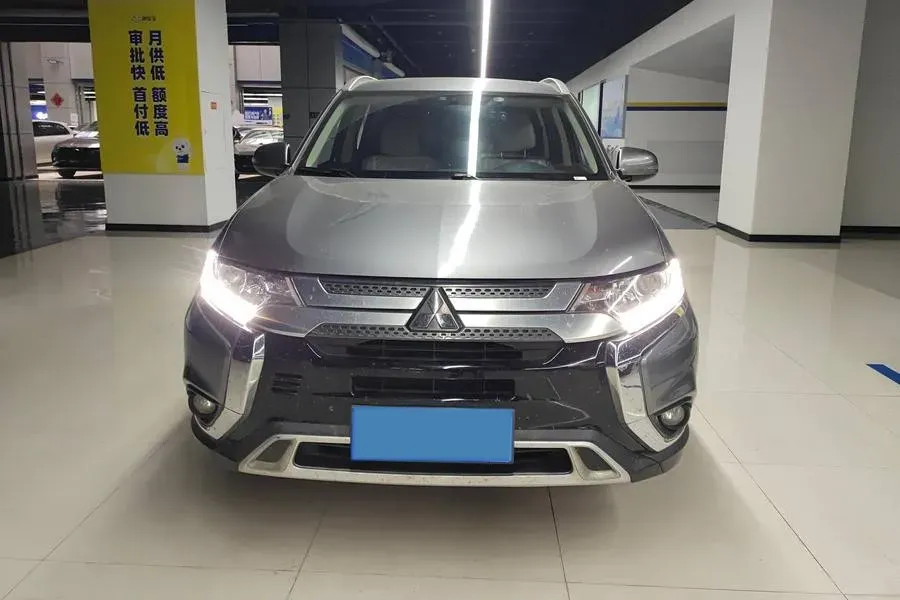 2020 Mitsubishi Outlander 2.0L 166HP L4 CVT,autocango,china used car exporter,china ev exporter,chinese used car exporter,chinese used ev exporter