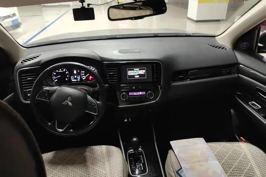 2020 Mitsubishi Outlander 2.0L 166HP L4 CVT,autocango,china used car exporter,china ev exporter,chinese used car exporter,chinese used ev exporter