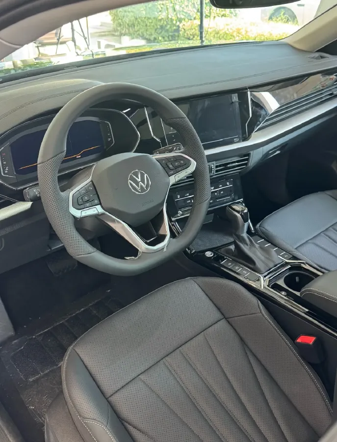 2026 Volkswagen Passat 2.0T 220HP L4 7DCT,autocango,china used car exporter,china ev exporter,chinese used car exporter,chinese used ev exporter