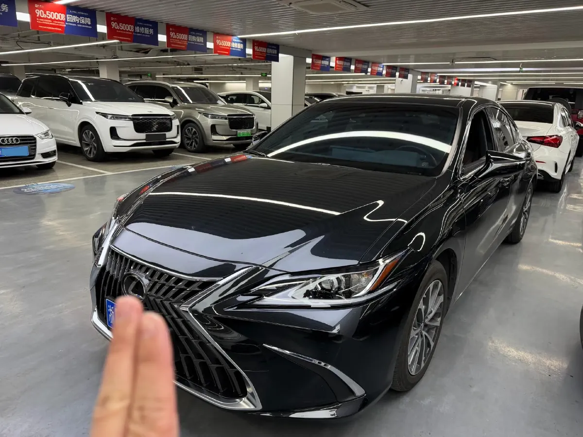 2022 Lexus ES 2.5L 178HP L4 E-CVT Hybrid,autocango,china used car exporter,china ev exporter,chinese used car exporter,chinese used ev exporter