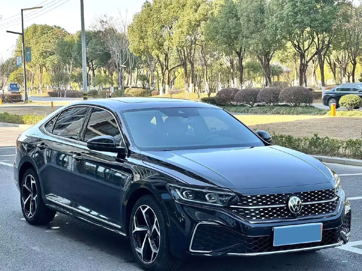 2024 Volkswagen Passat 2.0T 220HP L4 7DCT,autocango,china used car exporter,china ev exporter,chinese used car exporter,chinese used ev exporter