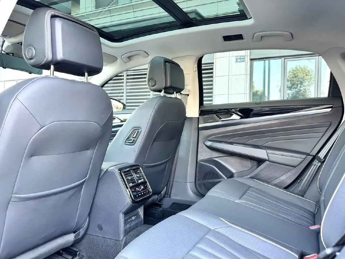 2024 Volkswagen Passat 2.0T 220HP L4 7DCT,autocango,china used car exporter,china ev exporter,chinese used car exporter,chinese used ev exporter