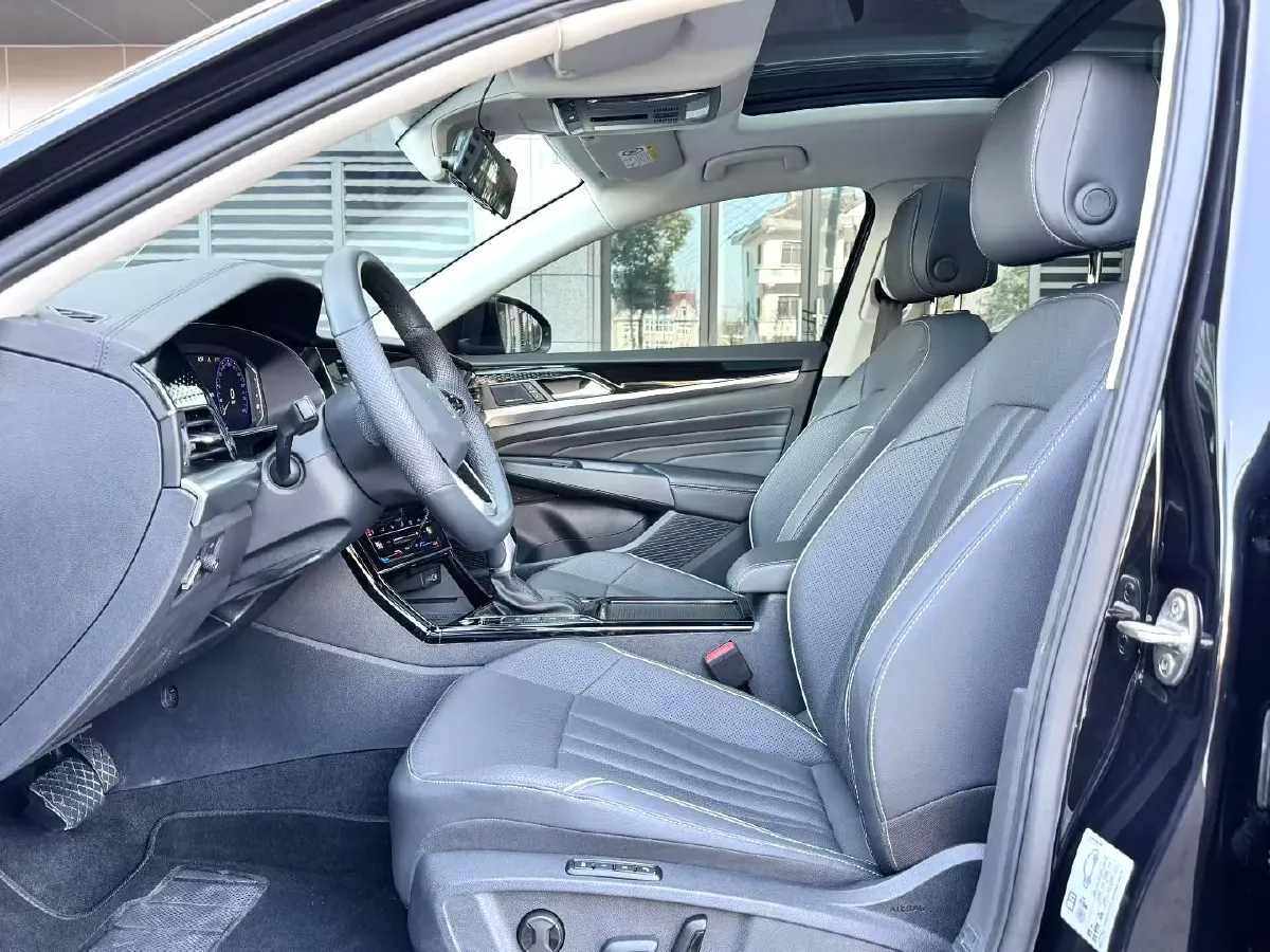 2024 Volkswagen Passat 2.0T 220HP L4 7DCT,autocango,china used car exporter,china ev exporter,chinese used car exporter,chinese used ev exporter