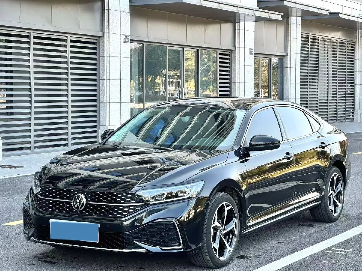 2024 Volkswagen Passat 2.0T 220HP L4 7DCT,autocango,china used car exporter,china ev exporter,chinese used car exporter,chinese used ev exporter