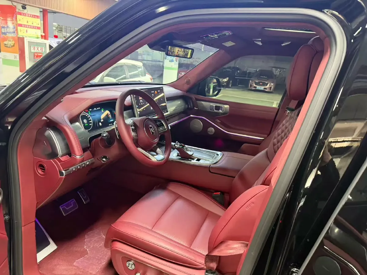 2024 Tank 700 3.0T 360HP V6 9AT PHEV 37.1KWH,autocango,china used car exporter,china ev exporter,chinese used car exporter,chinese used ev exporter