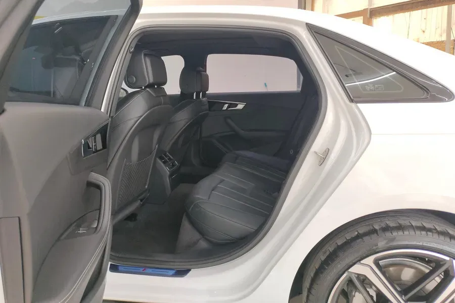 2024 Audi A4L 2.0T 190HP L4 7DCT,autocango,china used car exporter,china ev exporter,chinese used car exporter,chinese used ev exporter