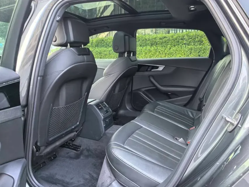 2023 Audi A4L 2.0T 190HP L4 7DCT,autocango,china used car exporter,china ev exporter,chinese used car exporter,chinese used ev exporter