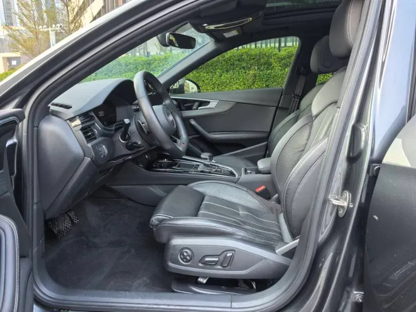 2023 Audi A4L 2.0T 190HP L4 7DCT,autocango,china used car exporter,china ev exporter,chinese used car exporter,chinese used ev exporter