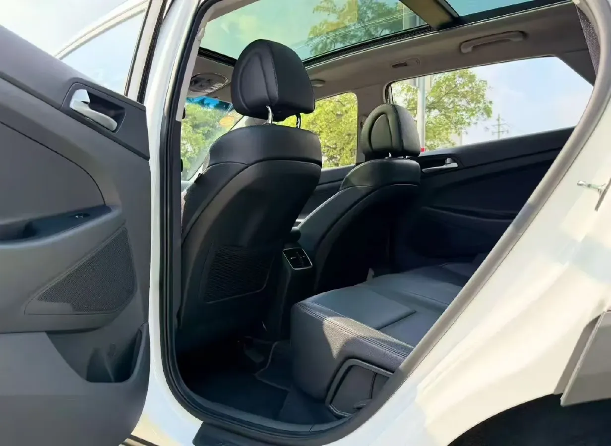 2015 Hyundai Tucson 1.6T 177HP L4 7DCT,autocango,china used car exporter,china ev exporter,chinese used car exporter,chinese used ev exporter