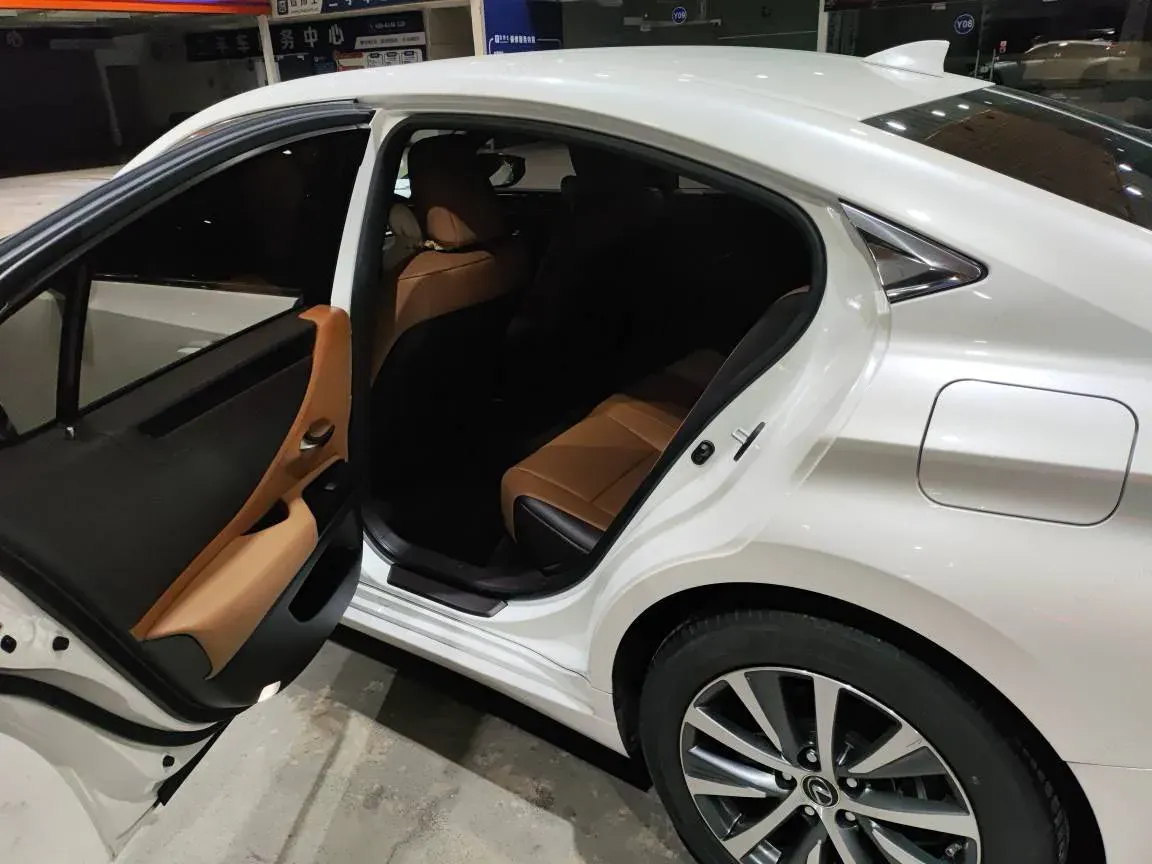 2020 Lexus ES 2.0L 173HP L4 CVT,autocango,china used car exporter,china ev exporter,chinese used car exporter,chinese used ev exporter