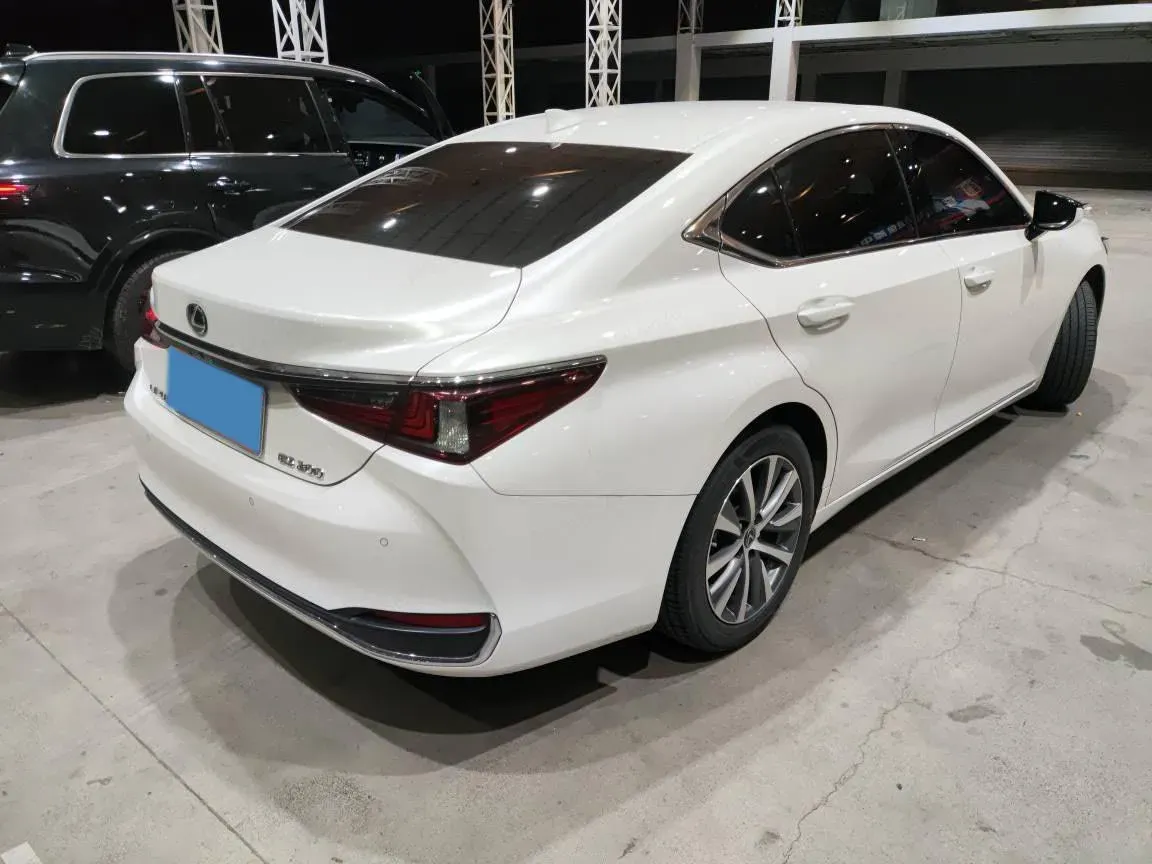 2020 Lexus ES 2.0L 173HP L4 CVT,autocango,china used car exporter,china ev exporter,chinese used car exporter,chinese used ev exporter