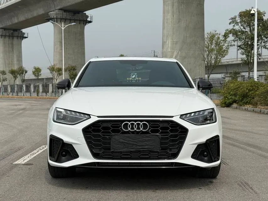 2024 Audi A4L 2.0T 190HP L4 7DCT,autocango,china used car exporter,china ev exporter,chinese used car exporter,chinese used ev exporter