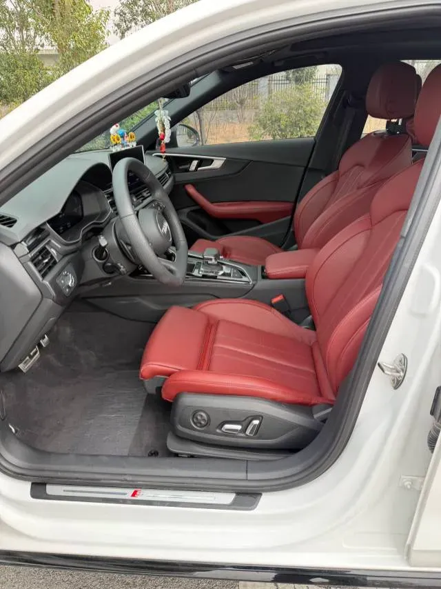 2024 Audi A4L 2.0T 190HP L4 7DCT,autocango,china used car exporter,china ev exporter,chinese used car exporter,chinese used ev exporter