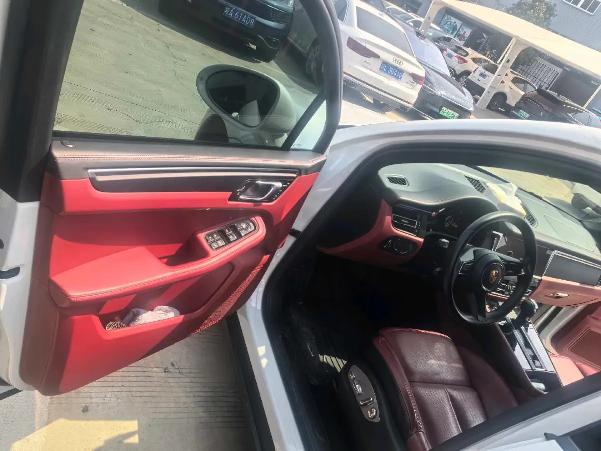 2022 Porsche Macan 2.0T 265HP L4 7DCT,autocango,china used car exporter,china ev exporter,chinese used car exporter,chinese used ev exporter