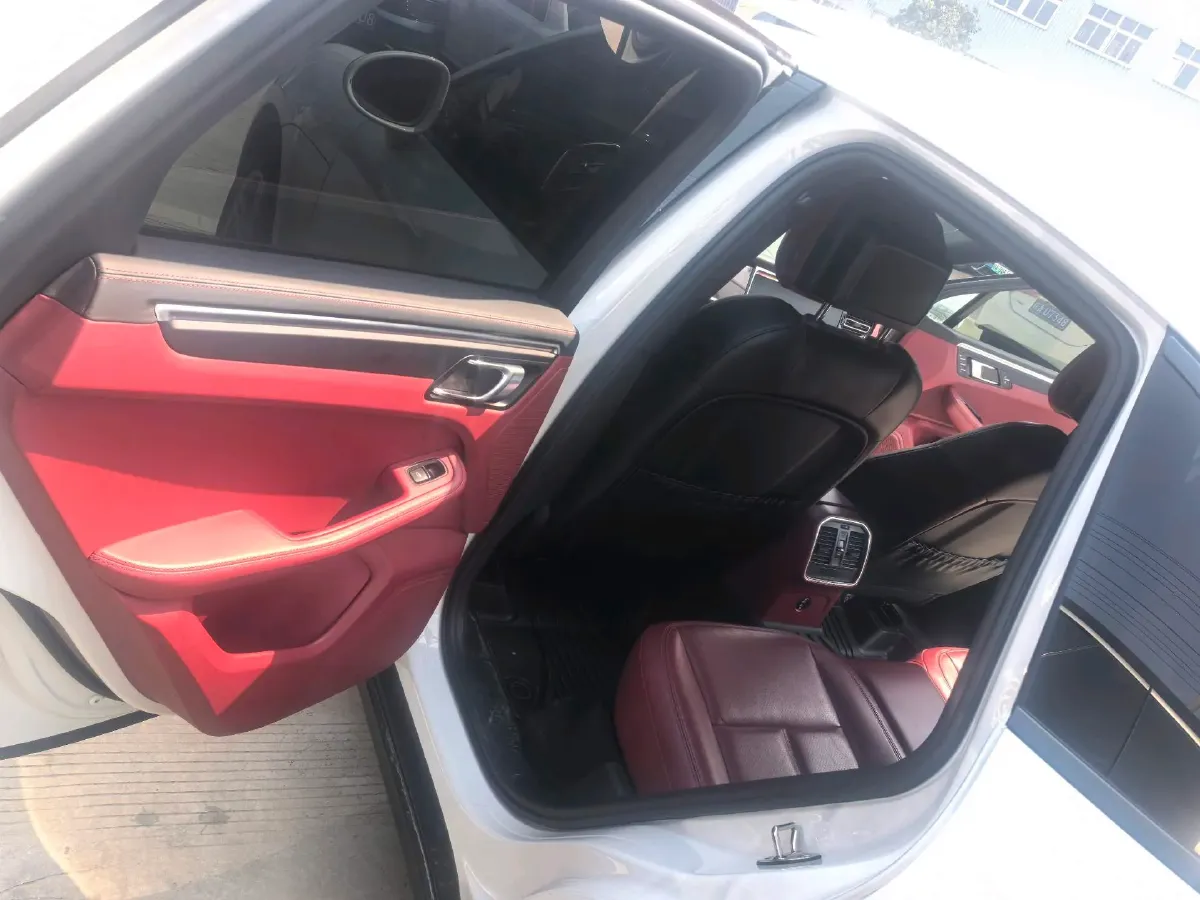 2022 Porsche Macan 2.0T 265HP L4 7DCT,autocango,china used car exporter,china ev exporter,chinese used car exporter,chinese used ev exporter