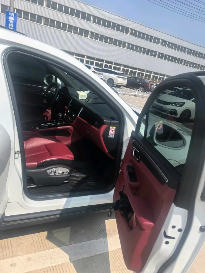 2022 Porsche Macan 2.0T 265HP L4 7DCT,autocango,china used car exporter,china ev exporter,chinese used car exporter,chinese used ev exporter