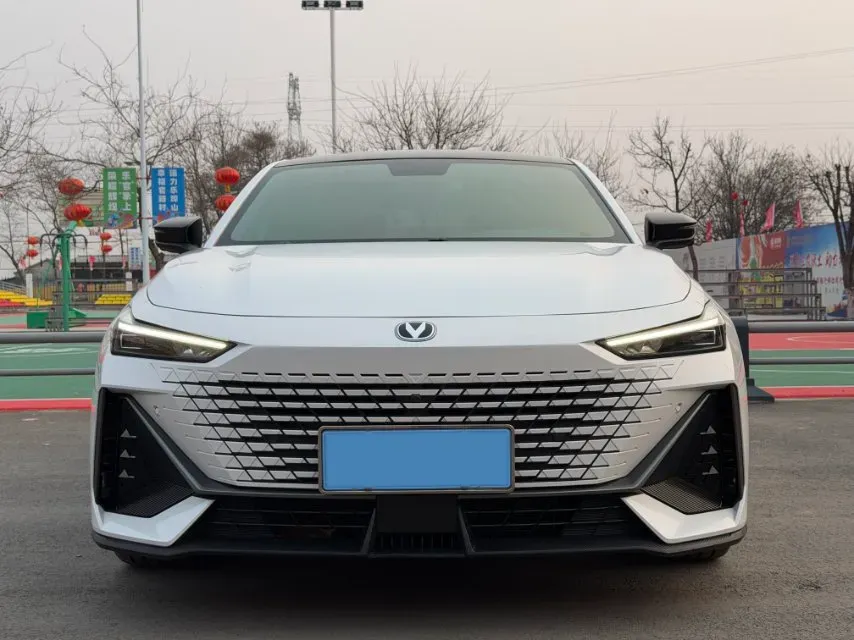 2022 ChangAn UNI-V 1.5T 188HP L4 7DCT,autocango,china used car exporter,china ev exporter,chinese used car exporter,chinese used ev exporter