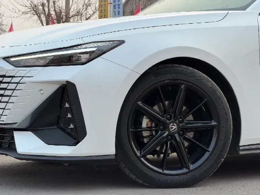 2022 ChangAn UNI-V 1.5T 188HP L4 7DCT,autocango,china used car exporter,china ev exporter,chinese used car exporter,chinese used ev exporter