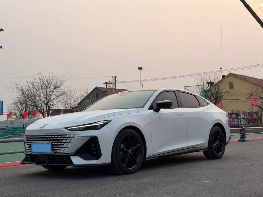 2022 ChangAn UNI-V 1.5T 188HP L4 7DCT,autocango,china used car exporter,china ev exporter,chinese used car exporter,chinese used ev exporter