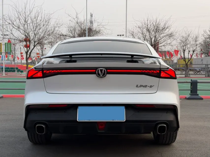 2022 ChangAn UNI-V 1.5T 188HP L4 7DCT,autocango,china used car exporter,china ev exporter,chinese used car exporter,chinese used ev exporter