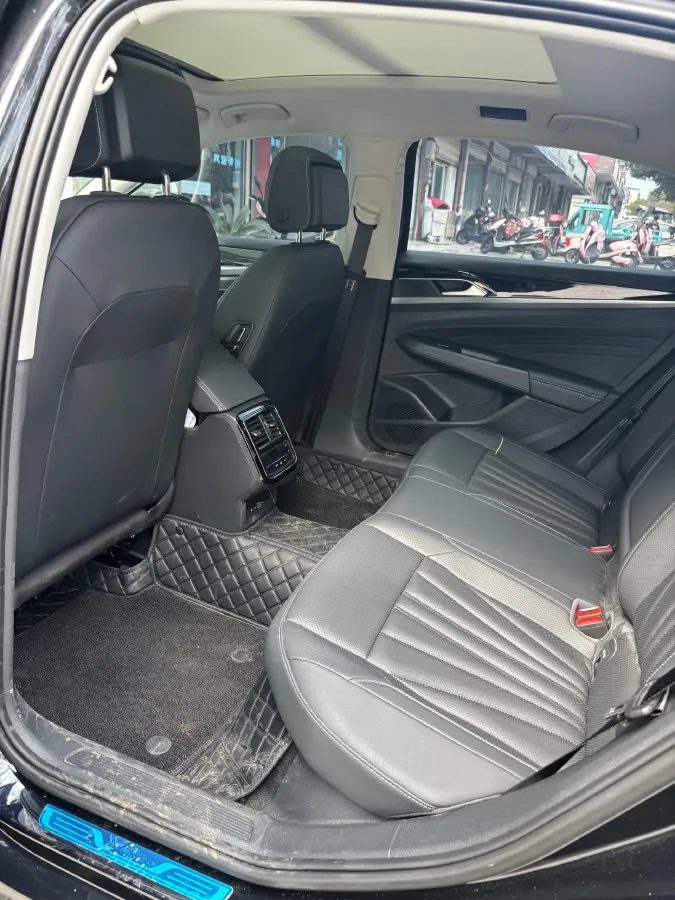 2025 Volkswagen Passat 2.0T 220HP L4 7DCT,autocango,china used car exporter,china ev exporter,chinese used car exporter,chinese used ev exporter