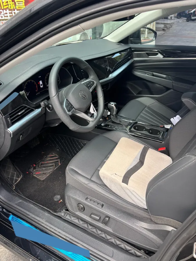 2025 Volkswagen Passat 2.0T 220HP L4 7DCT,autocango,china used car exporter,china ev exporter,chinese used car exporter,chinese used ev exporter