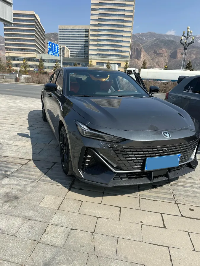 2023 ChangAn UNI-V 1.5T 188HP L4 7DCT,autocango,china used car exporter,china ev exporter,chinese used car exporter,chinese used ev exporter